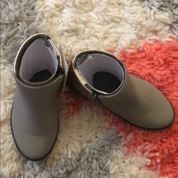 🌸NWT Girl Booties🌸 - Picture 4 of 5